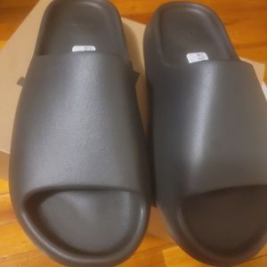 NWT YEEZY SLIDES